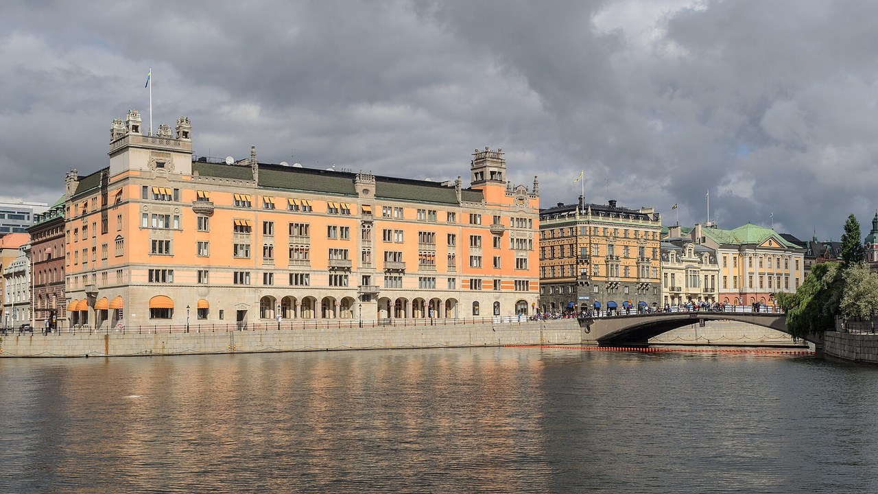 Rosenbad i Stockholm. Arild Vågen · CC BY-SA 4.0. Beskuren/skalad.