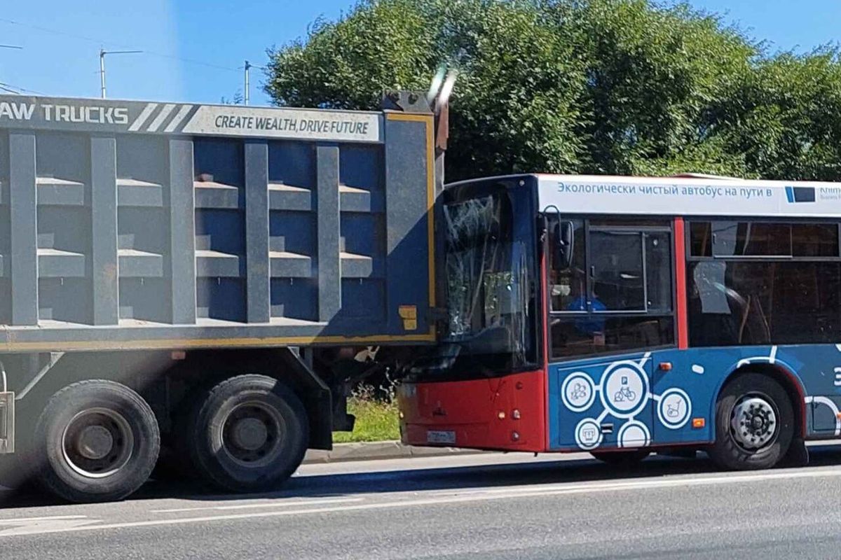 Bilist blinkade korrekt i rondell – polisen delar ut filt och kaffe