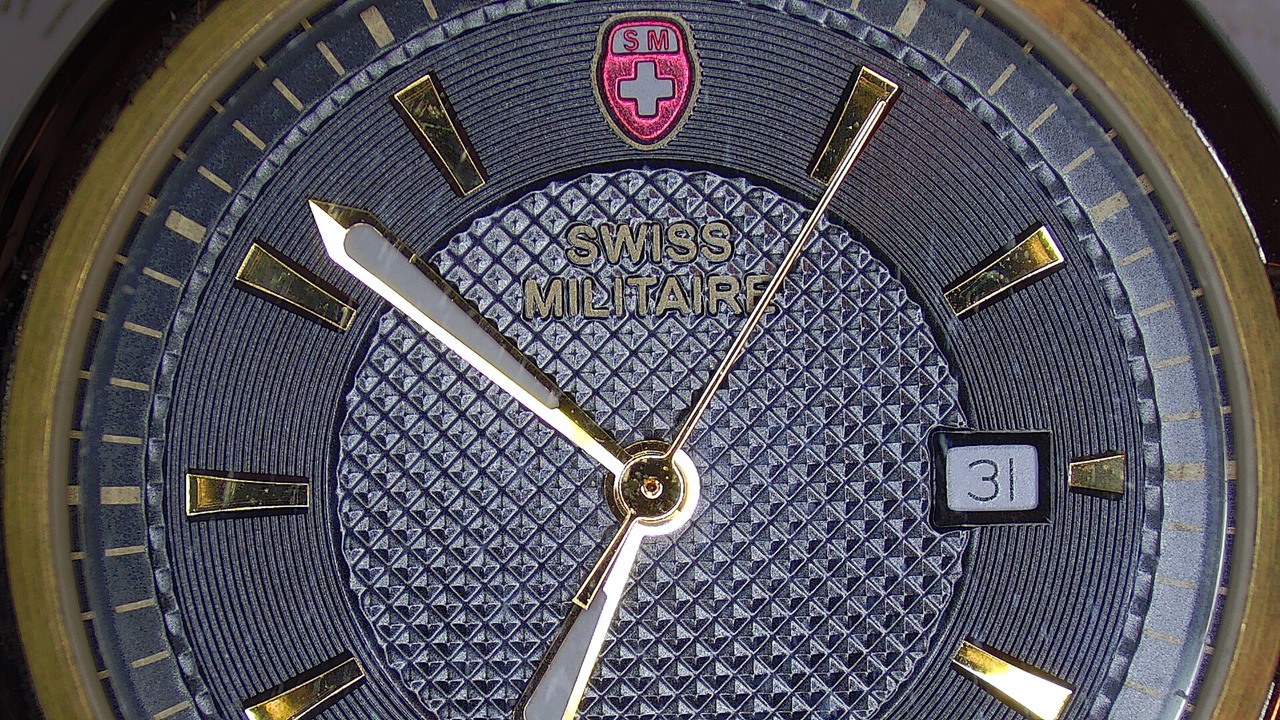Närbild av urtavla på ett armbandsur.