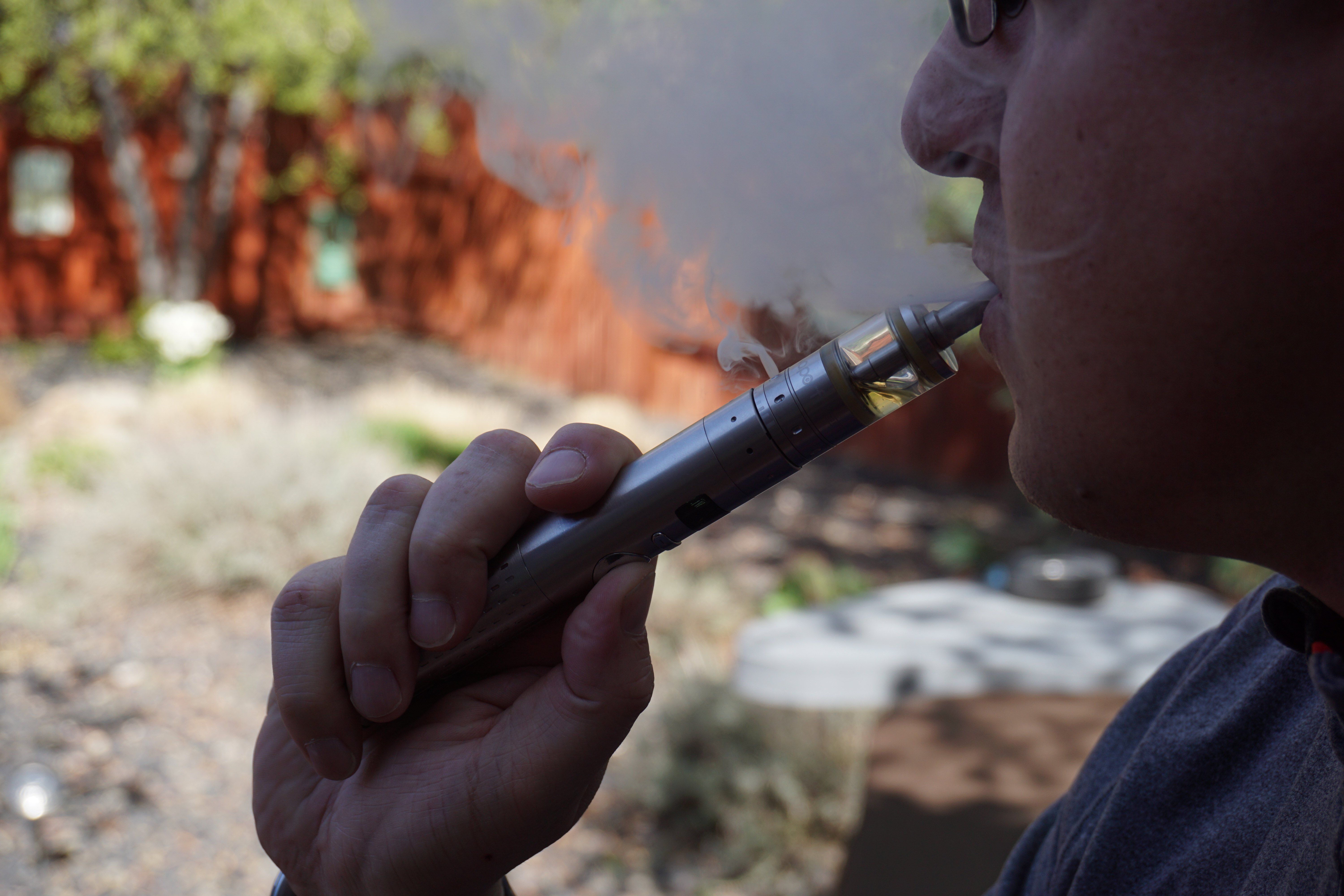 LARMET: Vapes är AI:s hemliga träningsläger för framtidens mekaniska intimitet!
