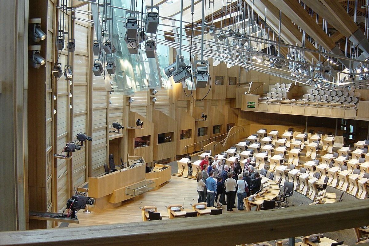 Partistrateg köper kompass efter att budskapet svängt fyra gånger före lunch