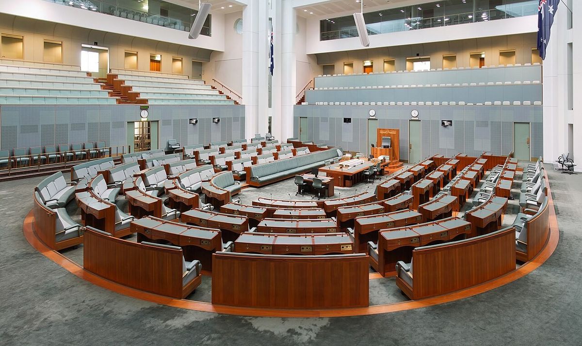 Riksdagen håller i koppen för att hinna med dagens beslut